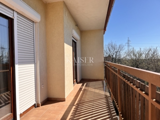 Reka, Marinići - hiša s poslovnimi prostori na priljubljeni lokaciji