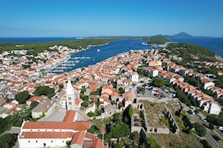 Mali Lošinj, stanovanje v centru z vrtom