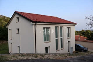 Novi Vinodolski, Bribir - Duplex stanovanje z vrtom