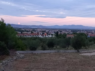 Zazidljivo zemljišče Vodice, 649m2
