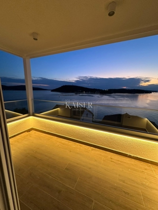 ŠIBENIK, ROGOZNICA - Dvosobno stanovanje s pogledom na morje