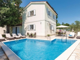 Istra, Rabac - hiša z dvema apartmajema in pogledom na morje, 199 m2