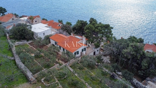 SUMARTIN, Brač - Luksuzna vila iz braškega kamna z oljčnim nasadom in privezom za čolne