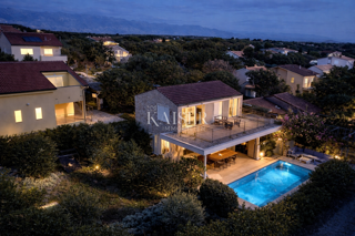 Pag, Potočnica - Družinska vila z bazenom in čudovitim razgledom 100 m od plaže