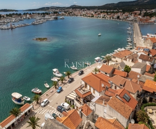 Rogoznica - Hiša prva vrsta do morja