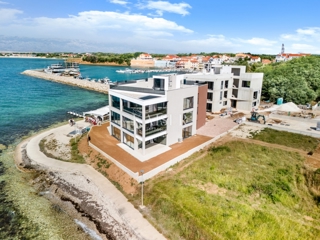 Zadar – Privlaka | Dvonadstropno stanovanje v prvi vrsti do morja s teraso in parkiriščem