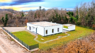 Istra, Labin - novogradnja z zunanjim bazenom, 137 m2