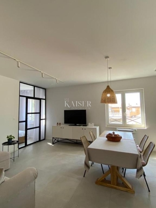 Zadar, Poluotok – moderno trisobno stanovanje v središču mesta