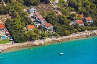 Gradbeno zemljišče 2. vrsta do morja v Petrčanah s pogledom na Ugljan
