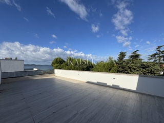 Zadar, Diklo - Luksuzno opremljen penthouse (103m2) 70 m od plaže