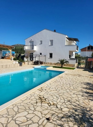Donja Jagodnja, Zadar - Luksuzna vila z bazenom in hišo za druženje