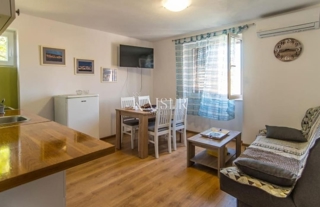 Mali Lošinj, stanovanje 54 m2 v centru s parkirnim mestom