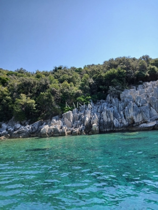 Otok Cres, kmetijsko zemljišče 20.000 m2 ob morju