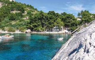 Otok Hvar - hiša prva vrsta ob morju