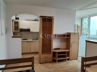 Istra, Umag, garsonjera v centru, 27m2, 500m od morja