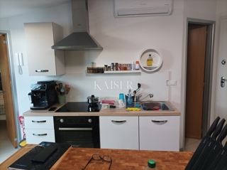 Novigrad, stanovanje 41 m2 v stavbi z dvigalom