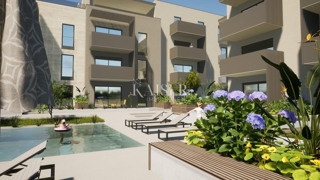 Istra - Poreč, stanovanje v stavbi z dvigalom in bazenom, dve spalnici