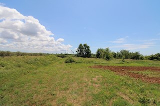 Istra - Poreč, gradbeno zemljišče 500 m do morja, T1 cona