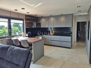 Istra - Poreč, luksuzno stanovanje s pogledom na morje in dvigalom