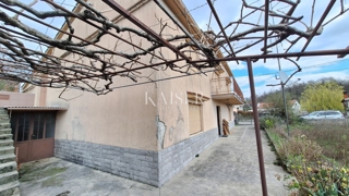 Opatija, Jušići, starinska hiša z veliko parcelo