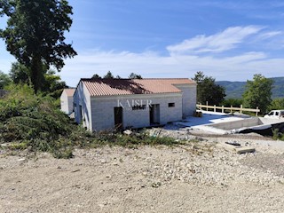 Istra, Motovun - Vila s pogledom na Motovun v izgradnji in