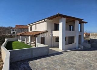 Otok Krk, Dobrinj - ekskluzivna vila z bazenom, 210m2
