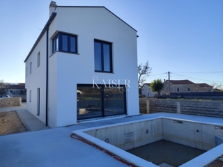 Istra, Svetvinčenat - hiša z bazenom