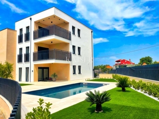 Zadar, Bibinje - apartma 67 m2 blizu morja