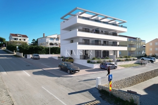 Pag, Povljana - dvonadstropno stanovanje 118,5 m2 v bližini plaže.
