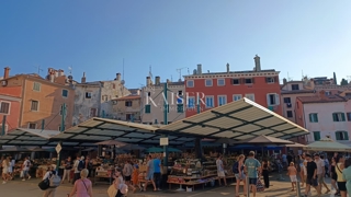 Istra, Rovinj - 72m2 stanovanje na odlični lokaciji s pogledom na morje
