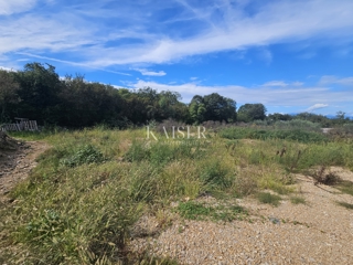 Otok Krk, Malinska - zazidljivo zemljišče 630m2