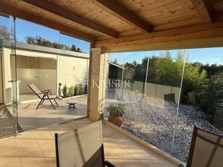 Istra - Umag, nova hiša z opremo in vrtom