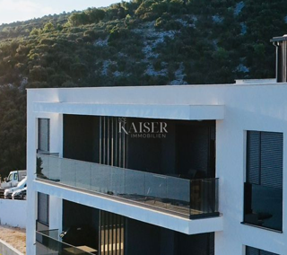 Marina, Trogir - Ekskluzivno, takoj vseljivo stanovanje s panoramskim razgledom in vrtom