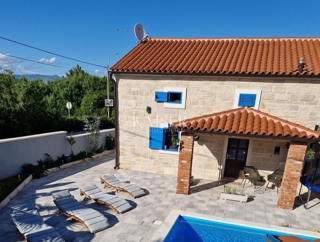 Otok Krk, okolica Dobrinja - adaptirana starina