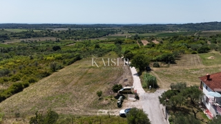  Zazidljivo zemljišče Buje, 1.032m2
