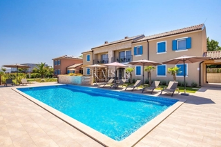Istra - Poreč, ekskluzivna vila s 6 apartmaji v bližini morja