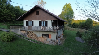 Gorski kotar, Vrbovsko - hiša z velikim vrtom, samo v naši ponudbi!