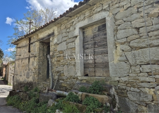 Istra - Buzet, porušene kamnite hiše za obnovo