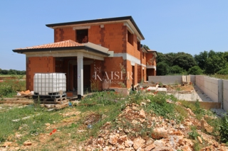Istra, Pula - moderna polsamostojna hiša 170m2 z bazenom