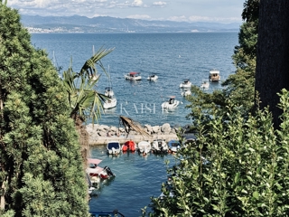 Opatija – Garsonjera 15 m2 v centru, 1. vrsta do morja