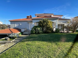 Istra, Umag - okolica: opremljena hiša 200m2 z dvema apartmajema in velikim vrtom 500m2