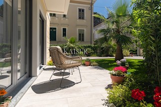 Opatija - luksuzno zasnovana vila, 216m2