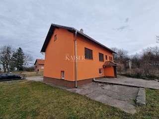 Gospić - hiša 155m2 z velikim vrtom