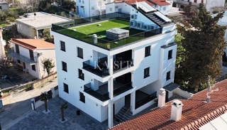 SRIMA, VODICE – EKSKLUZIVNO TRISOBNO APARTMA S POGLEDOM NA MORJE, 50 M OD PLAŽE
