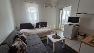 Novi Vinodolski - apartma, studio z ločeno sobo in pogledom na morje