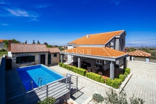 Hiša Crno, Zadar, 510m2