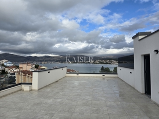 Čiovo, Luksuzni penthouse s strešno teraso in panoramskim pogledom na morje