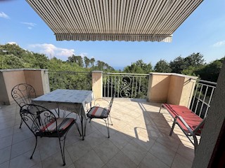 Opatija, Veprinac - Hiša z dvema apartmajema 400 m2 s pogledom na morje