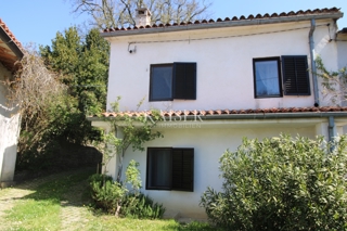 Istra - Buzet, hiša z zemljiščem na 20000 m2