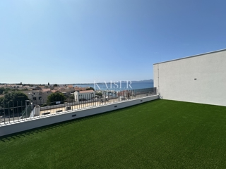 Zadar, Diklo, stanovanje 94,58 m2, strešna terasa, 50 m od morja